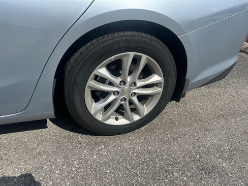 Used 2017 Chevrolet Malibu LT w/ Driver Confidence Package image 8