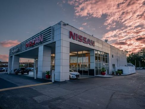Used 2023 Nissan Rogue SV w/ SV Premium B Package FWD image 3
