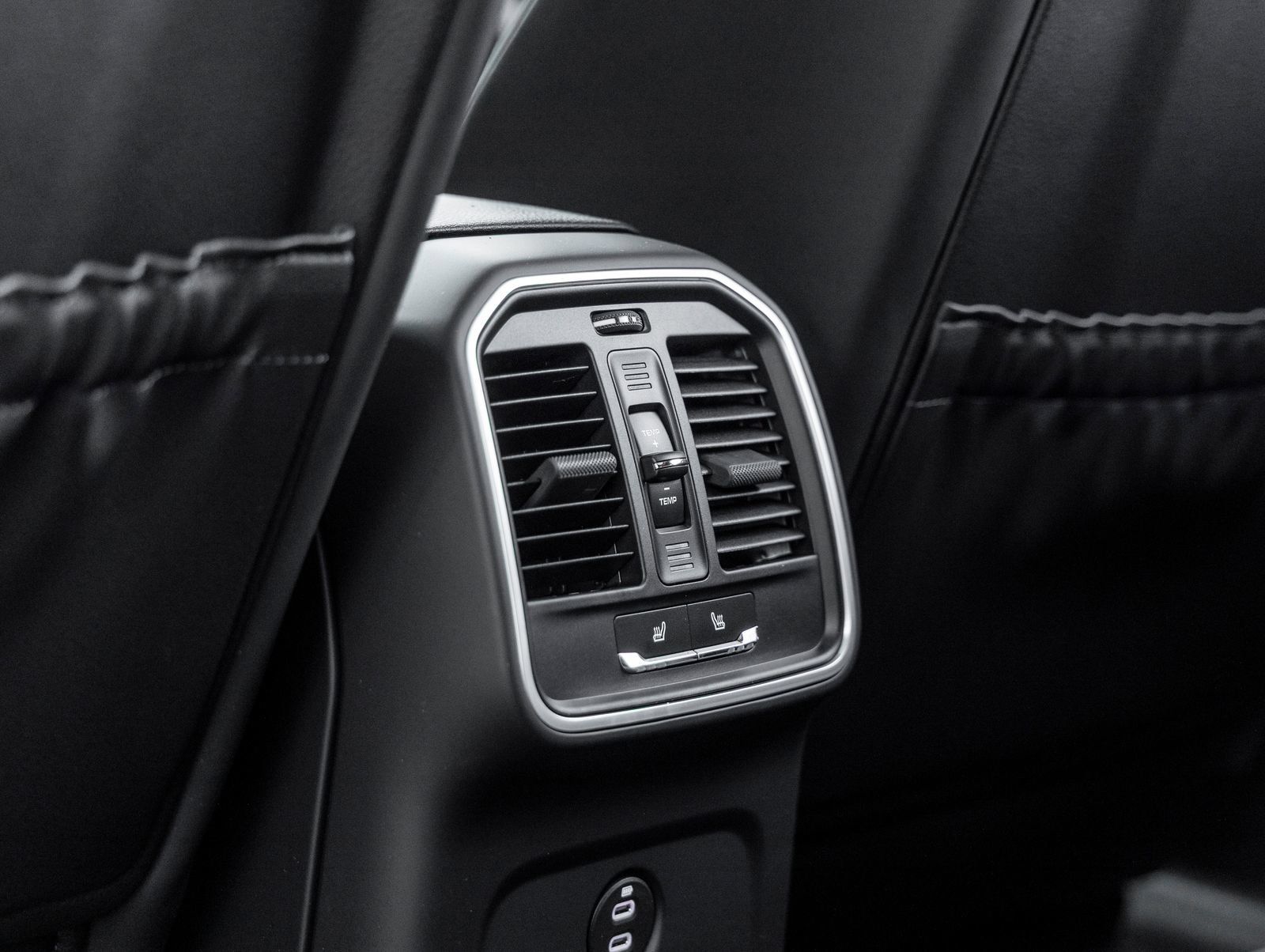 Certified 2026 Porsche Macan AWD/4WD image 36