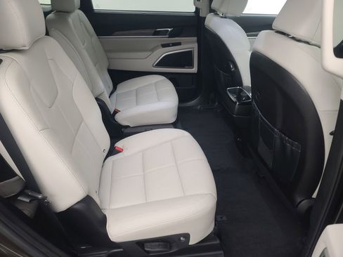 Used 2022 Kia Telluride EX w/ EX Premium Package image 17