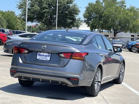 Used 2025 Nissan Altima 2.5 SV FWD image 4