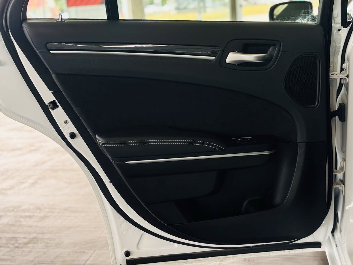 Used 2023 Chrysler 300 C RWD image 37