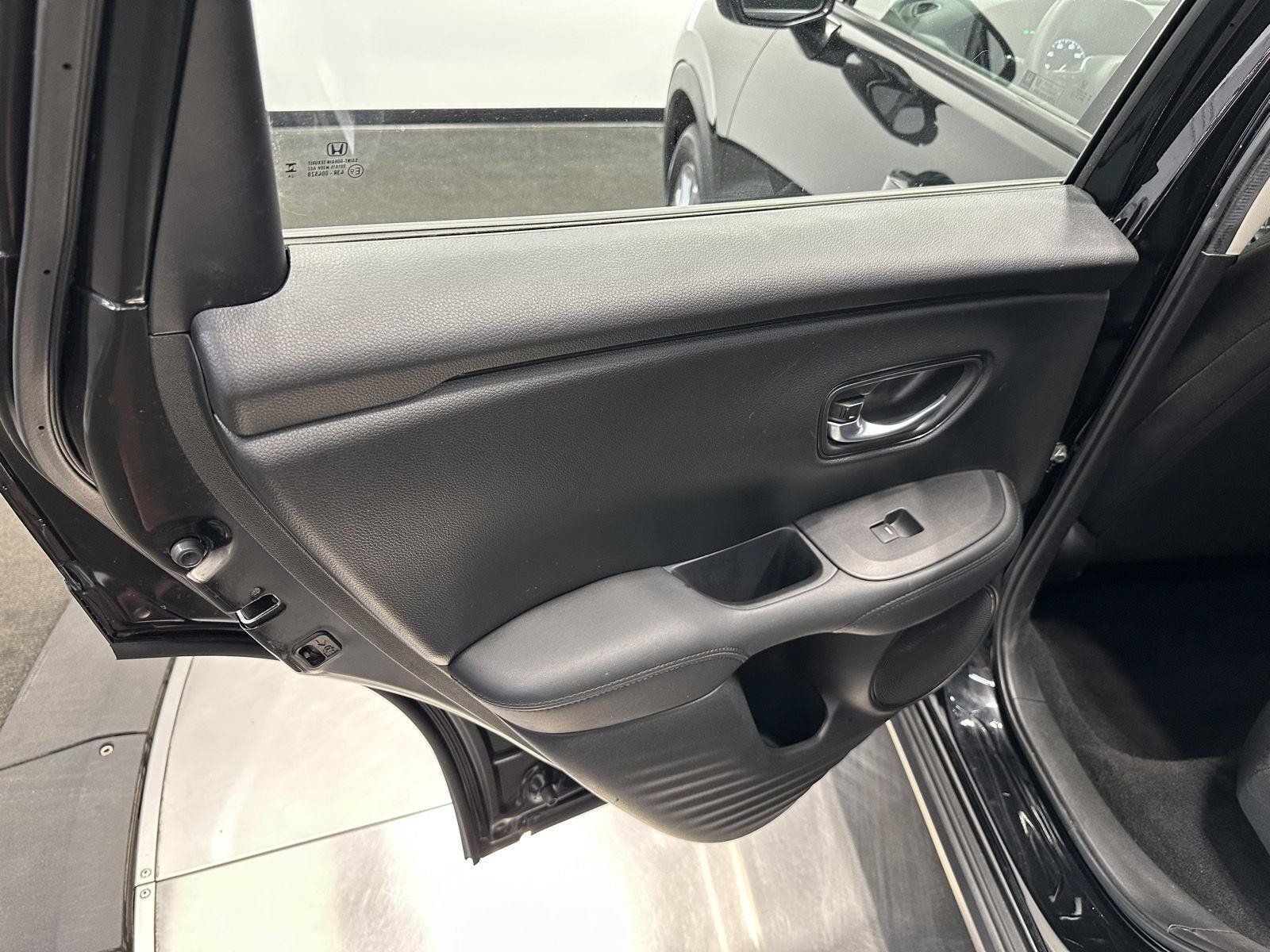 Certified 2025 Honda HR-V LX image 20