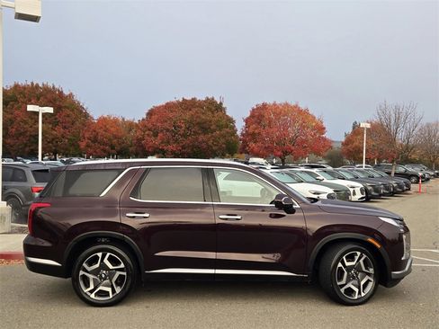 Used 2023 Hyundai Palisade SEL w/ Premium Package image 3