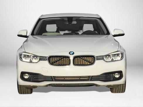 Used 2018 BMW 320i Sedan image 3