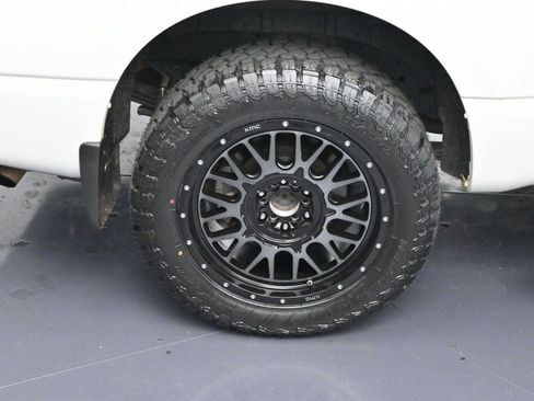 Used 2021 Nissan Titan SV w/ SV Convenience Package image 30