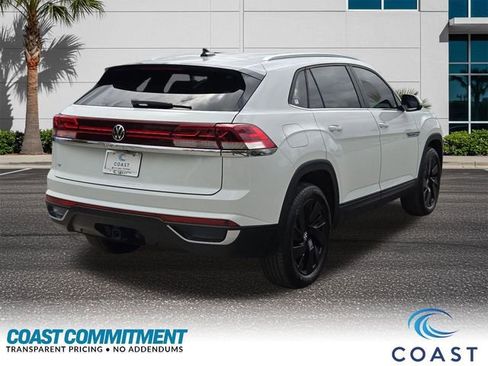 Used 2024 Volkswagen Atlas Cross Sport SE FWD image 6