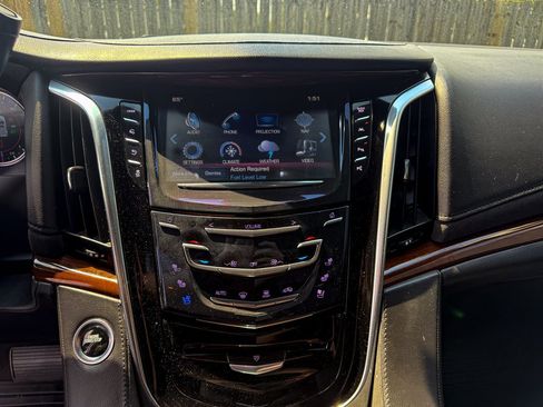 Used 2020 Cadillac Escalade Luxury w/ Escalade Sport Edition image 21