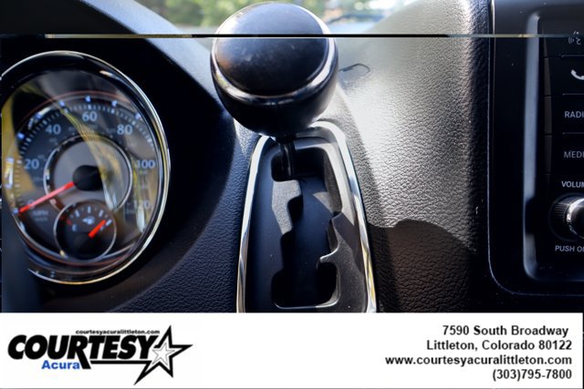 Used 2015 Chrysler Town & Country Touring FWD image 15