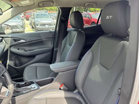 New 2026 Buick Encore GX Sport Touring AWD/4WD image 11
