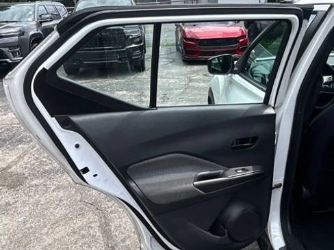 Used 2018 Nissan Kicks S FWD image 26