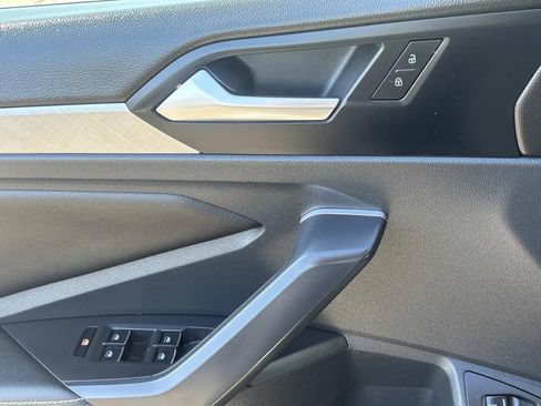 Used 2024 Volkswagen Jetta SE w/ Panoramic Sunroof Package image 14