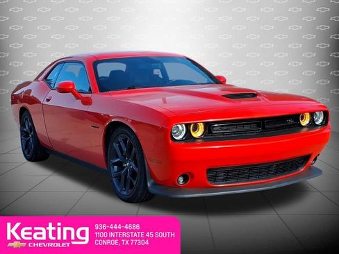 Used 2022 Dodge Challenger R/T w/ Plus Package RWD image 3