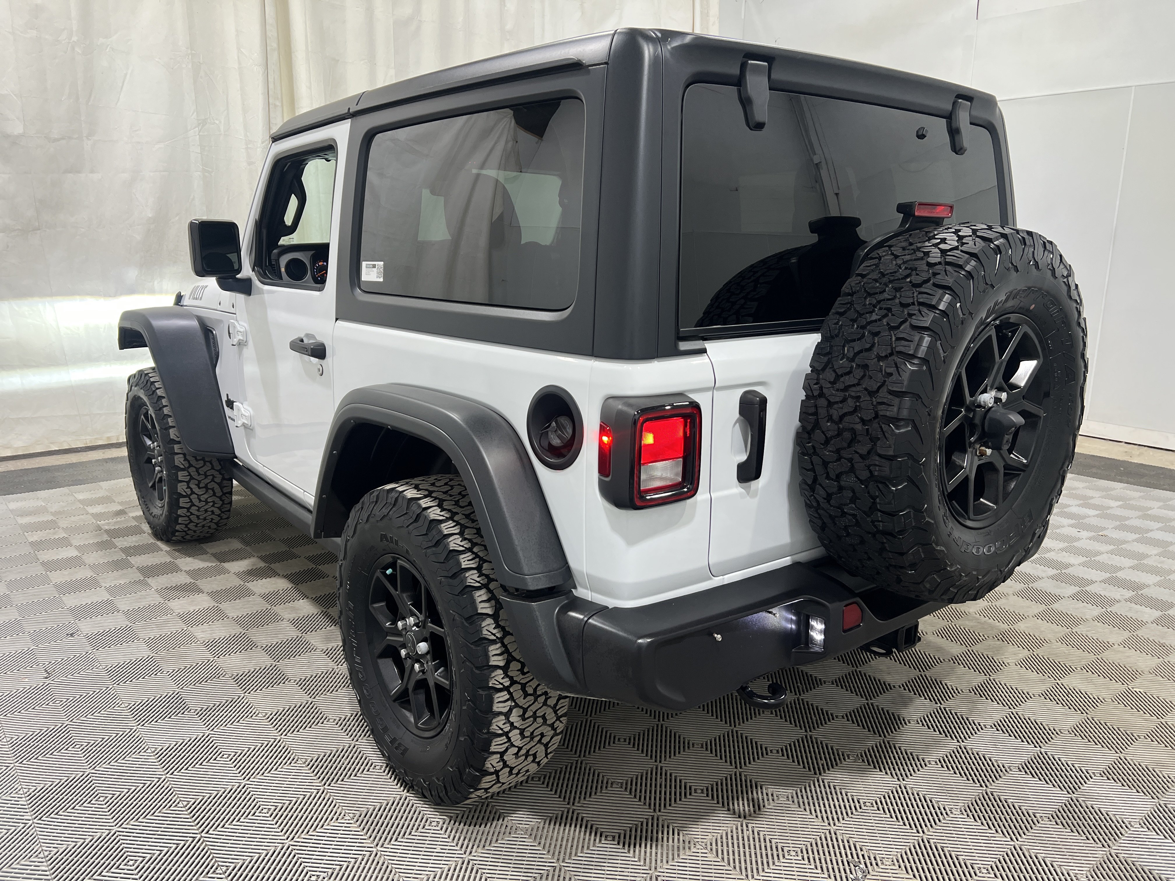Used 2024 Jeep Wrangler Sport AWD/4WD image 2