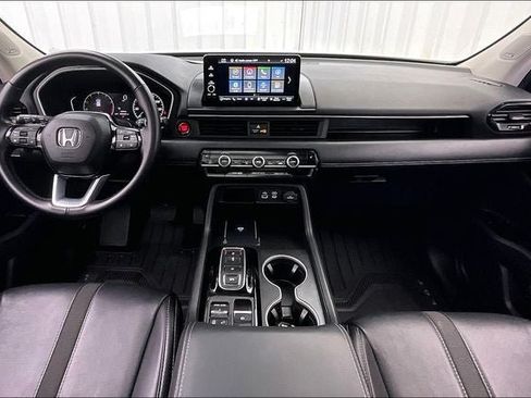 Certified 2025 Honda Pilot Touring image 15