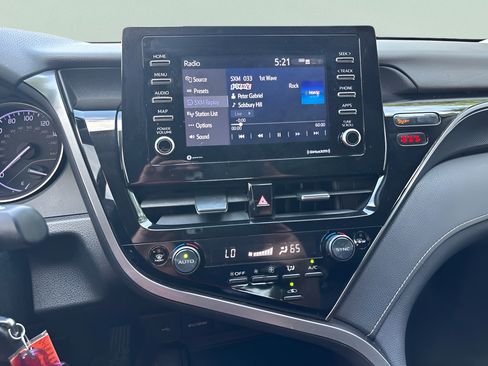 Used 2023 Toyota Camry SE FWD image 17