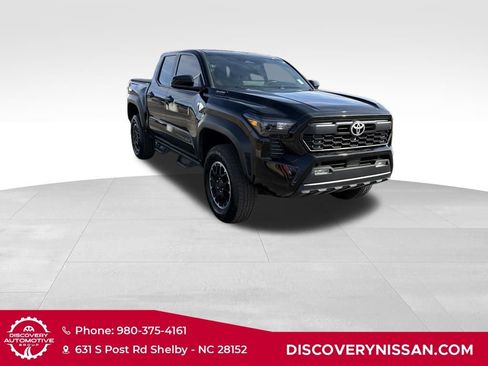 Used 2024 Toyota Tacoma TRD Off-Road AWD/4WD image 4