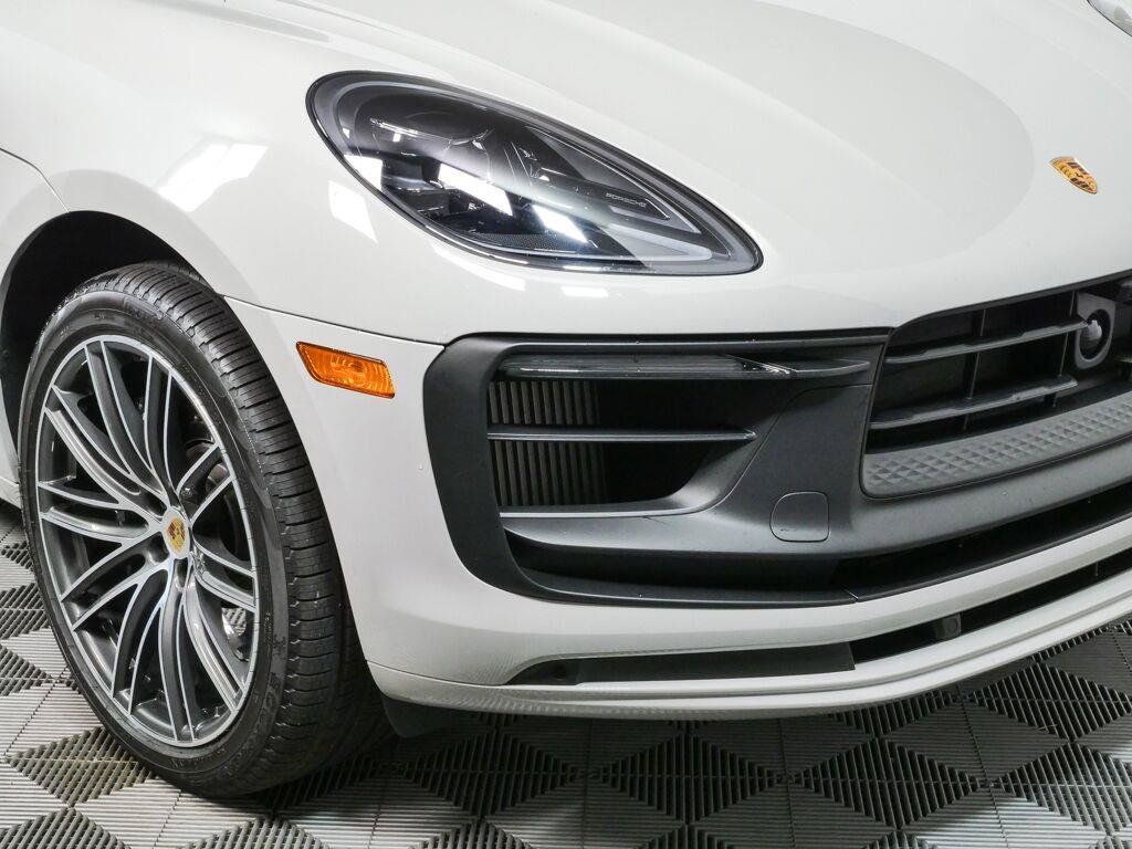 Certified 2026 Porsche Macan GTS AWD/4WD image 40