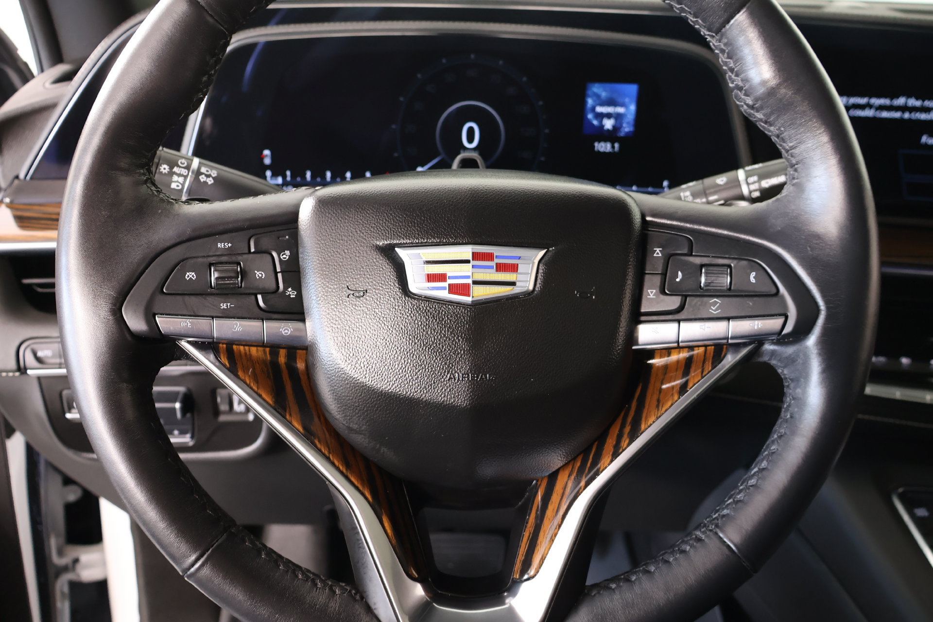 Used 2024 Cadillac Escalade Premium Luxury w/ Performance Package AWD/4WD image 3
