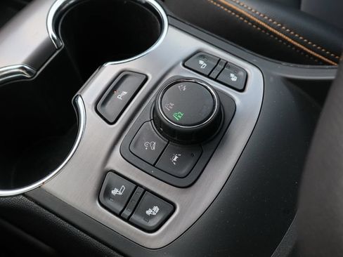 Certified 2024 GMC Terrain AT4 w/ Tech Package AWD/4WD image 19