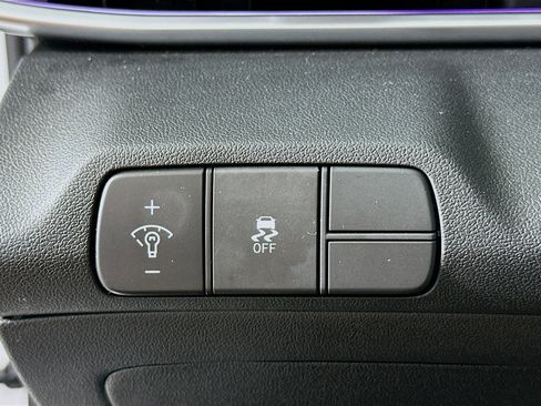 Used 2025 Hyundai Elantra SEL FWD image 17