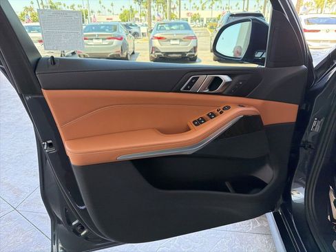 Used 2022 BMW X5 xDrive40i w/ M Sport Package AWD/4WD image 8