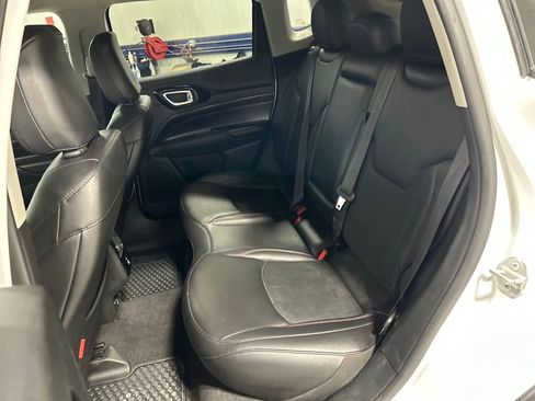 Used 2022 Jeep Compass Trailhawk w/ Trailhawk Convenience Group AWD/4WD image 12