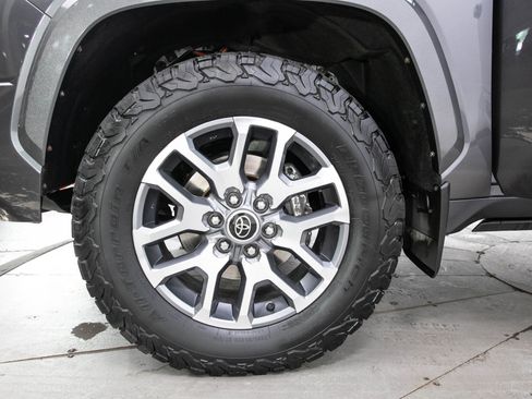 Used 2022 Toyota Tundra 1794 Edition AWD/4WD image 32