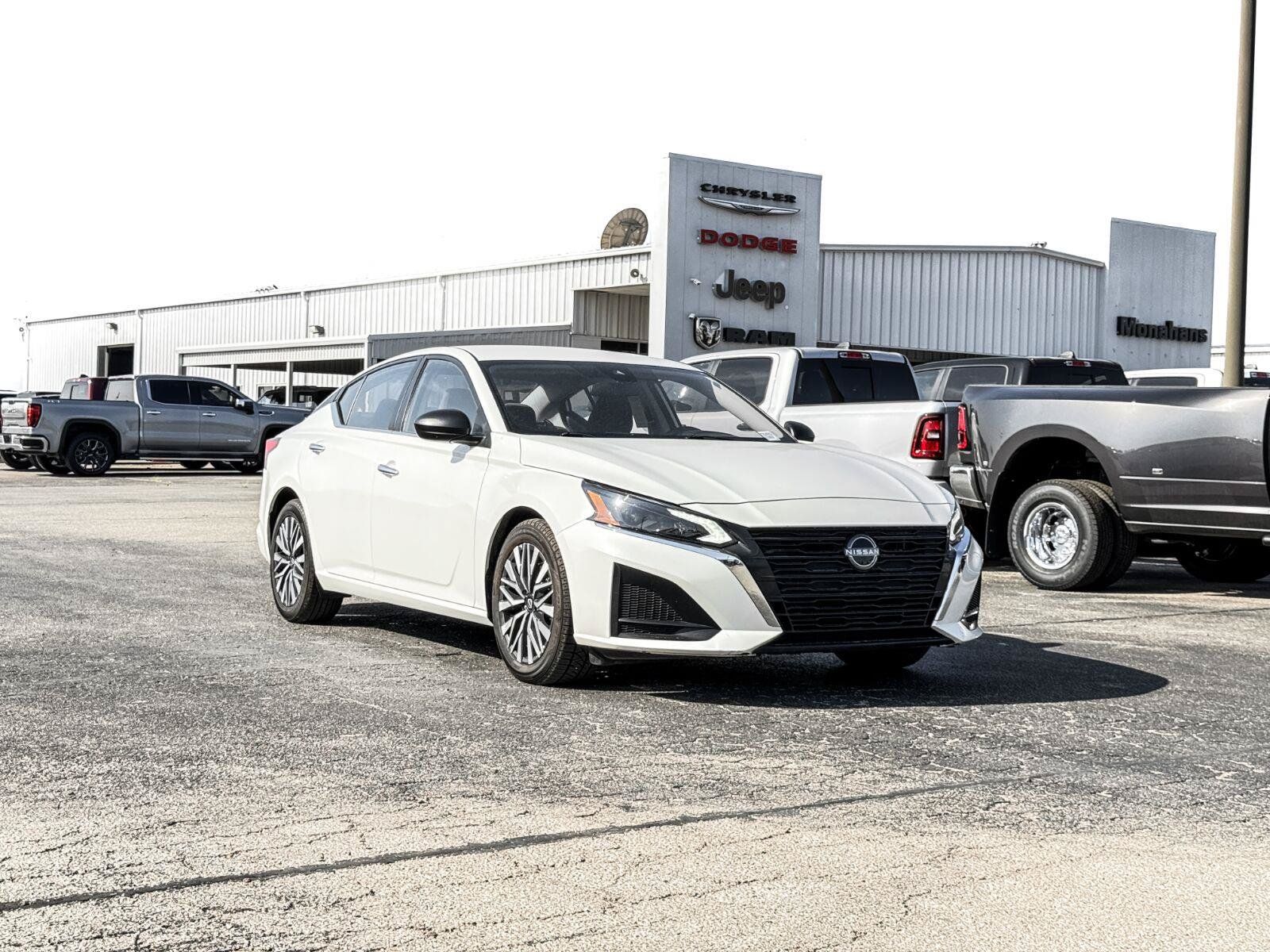 Used 2024 Nissan Altima 2.5 SV FWD image 6