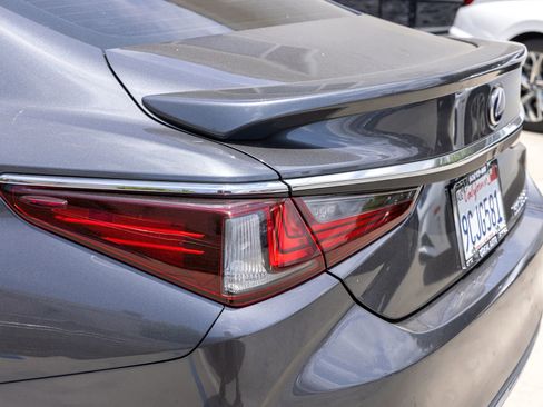 Used 2022 Lexus ES 300h w/ Accessory Package FWD image 12