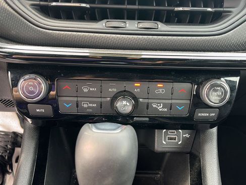 Used 2026 Jeep Compass Limited AWD/4WD image 19