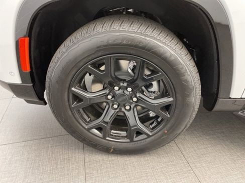 New 2025 Jeep Wagoneer Series II w/ Convenience Group I image 10