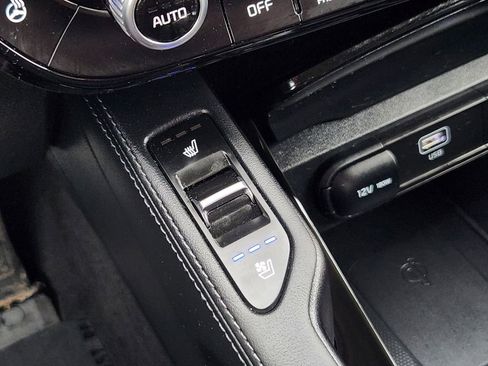 Used 2025 Kia Telluride EX w/ EX Captain's Chair Package image 26