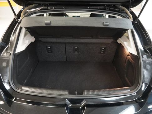 Used 2018 Chevrolet Cruze LT FWD image 11