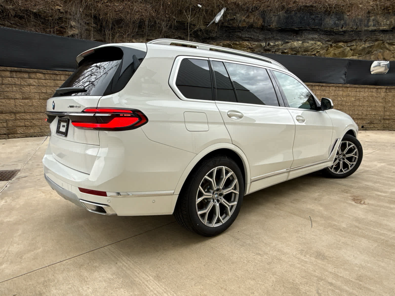 Used 2026 BMW X7 xDrive40i w/ Premium Package AWD/4WD image 3