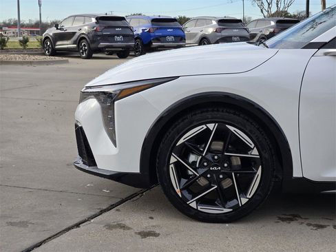 New 2025 Kia K4 GT-Line image 10