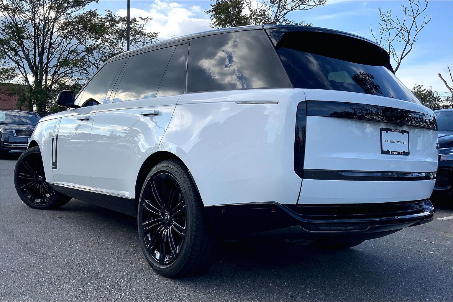 Certified 2023 Land Rover Range Rover Long Wheelbase Autobiography AWD/4WD image 3