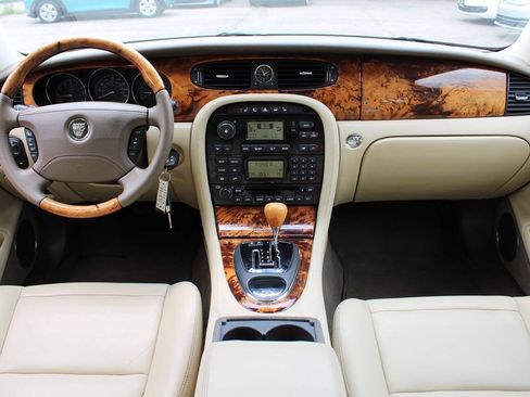 Used 2006 Jaguar XJ8 RWD image 5