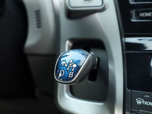 Used 2017 Toyota Prius V Five image 11