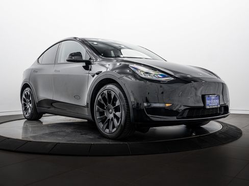 Used 2021 Tesla Model Y Long Range AWD/4WD image 1