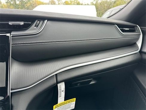 New 2025 Jeep Grand Cherokee Altitude image 22