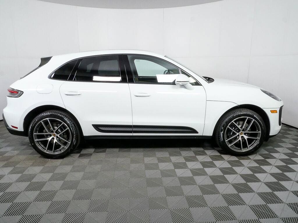 Certified 2026 Porsche Macan AWD/4WD image 28