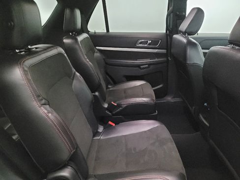 Used 2018 Ford Explorer XLT w/ Equipment Group 202A AWD/4WD image 19