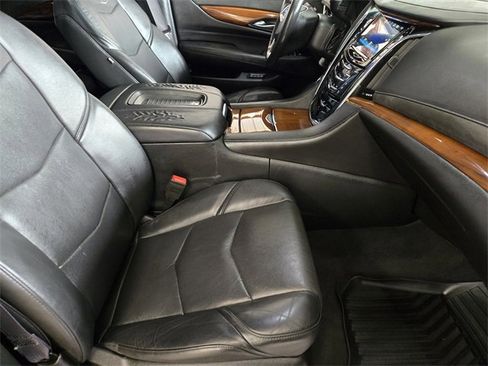 Used 2017 Cadillac Escalade Luxury image 15