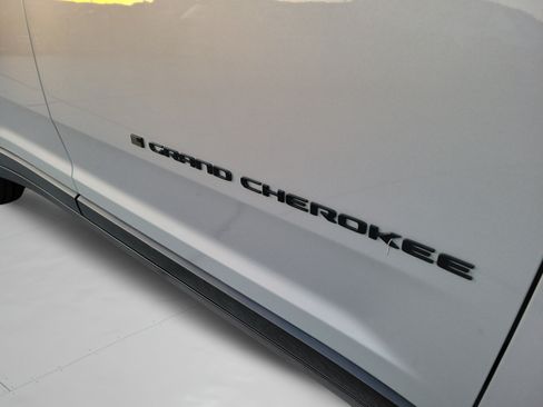 Used 2025 Jeep Grand Cherokee L Laredo AWD/4WD image 30