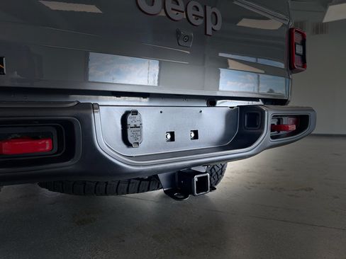 Used 2021 Jeep Gladiator Rubicon AWD/4WD image 26