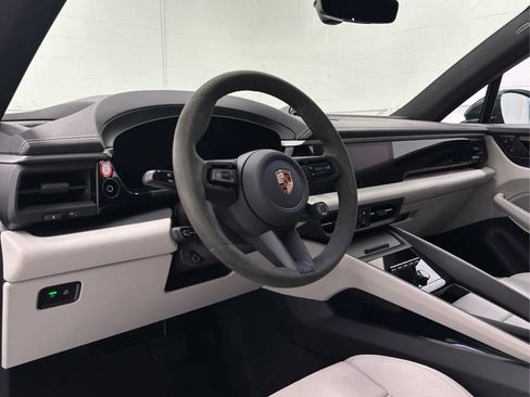 Used 2025 Porsche Macan 4 Electric w/ Premium Package AWD/4WD image 9