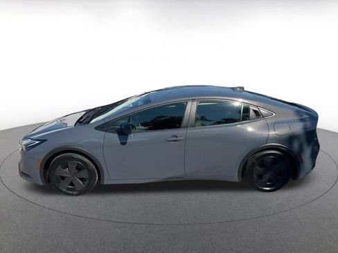 Used 2025 Toyota Prius LE FWD image 9
