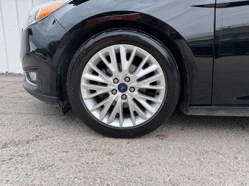 Used 2017 Ford Focus Titanium w/ Titanium Technology Package FWD image 29