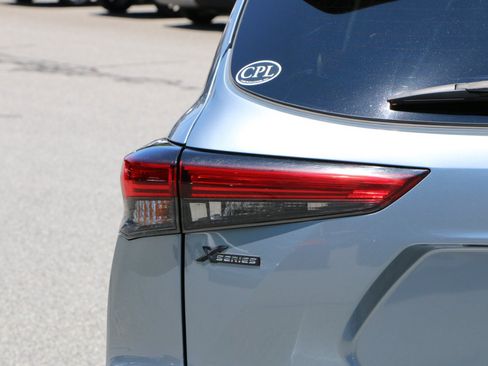 Used 2022 Toyota Highlander Limited FWD image 5